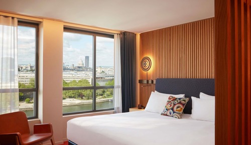 ICONIC - PARIS SKYLINE VIEW, 1 King or 2 Single beds, River Seine and Eiffel Tower view