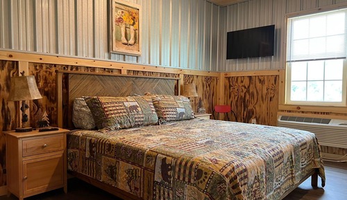 Deluxe Cabin King Suite