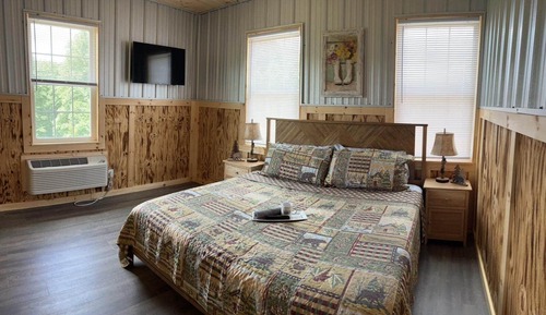 Deluxe Cabin Queen Suite
