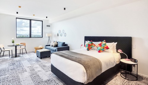 King Studio (With free secure parking)