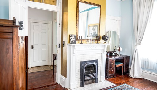 The Clark Gable with Shared Bath