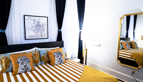 The Savannah Room, King Bed w/ Detached Bathroom