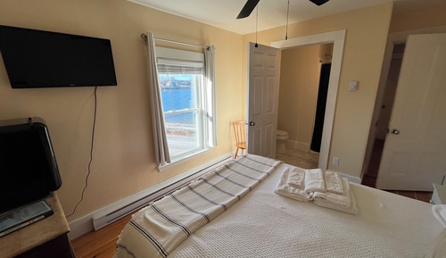 Classic Room, 1 Queen Bed, Bay View, Beachside