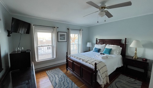 Traditional Room, 1 Queen Bed, Partial Ocean View, Beachside
