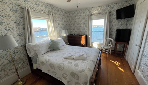 Traditional Room, 1 Queen Bed, Bay View, Beachside