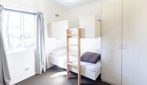 3 Bedroom Lakeside Cabin