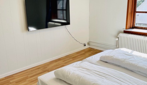 Budget double rooms with *shared* bathroom