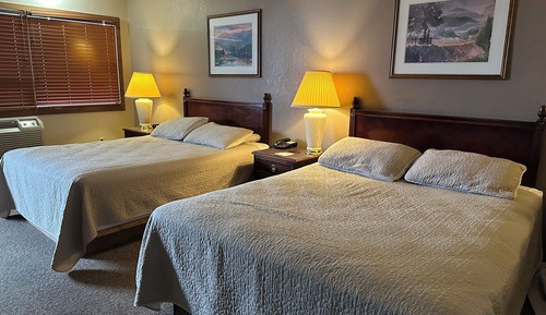 Family Double Room, 2 Queen Beds, Pets Allowed