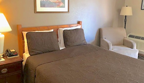 Classic Room, 1 Queen Bed, Pets Allowed