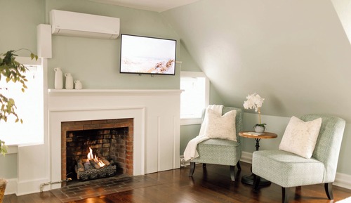 Colonial Room 5