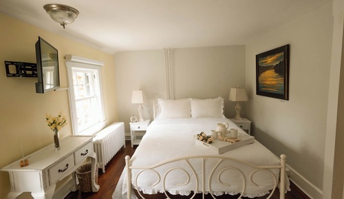 Colonial Room 2
