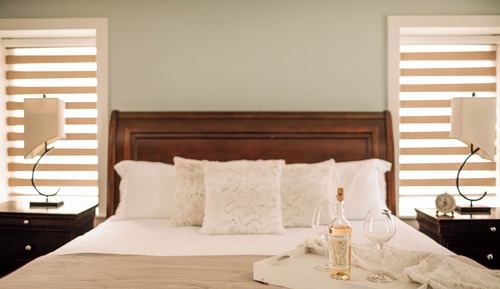 Colonial Room 1