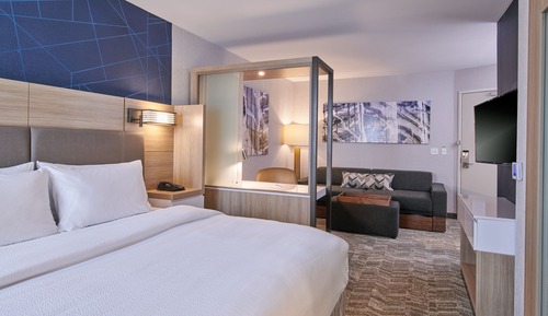 Suite, Multiple Beds, Roll-in Shower