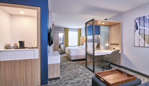 Suite, 1 King Bed (Hearing Accessible)