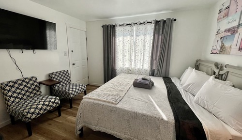 Design Room, 1 King Bed, Non Smoking, Refrigerator & Microwave