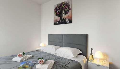 Standard Apartment, Multiple Bedrooms (Santi Apartment Few Min From Lake)