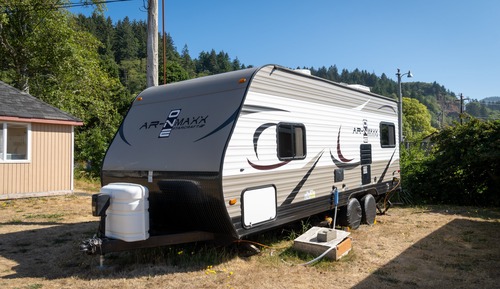 RV Trailer, WIFI, Cable TV, Private Fishing Dock, (bedding/towel extra$ or bring your own), No pets