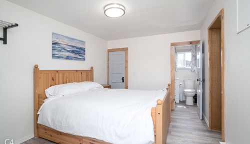 C4 Premium Cabin, 2 Bedrooms, Kitchen, Riverfront, Private Balcony, No Pets