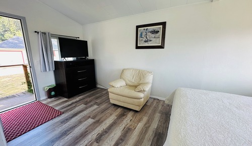 C3 Elite Cabin, 1 Bedroom, Kitchen, Riverfront, Private Balcony, Pet Friendly (Fee Applies)