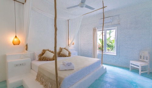 Standard Room, 1 King Bed, Non Smoking, Garden View