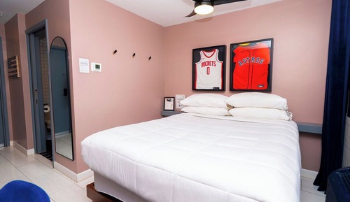 Single Room, 1 Queen Bed