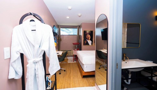 Single Room, 1 Queen Bed