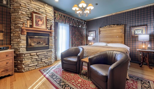 Country Oak Suite