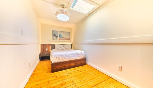 Townhome Suite 207 - Upper Floor