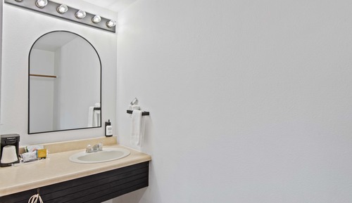 Standard Room, 1 Queen Bed