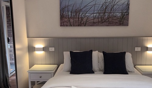 Standard Queen Room 6