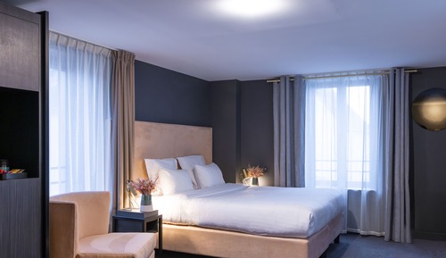 Room (Chambre Plume)