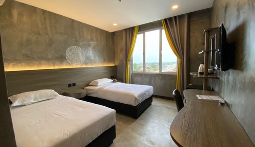 Superior Triple Room, City View