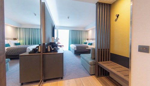 1 King Standard Top Floor