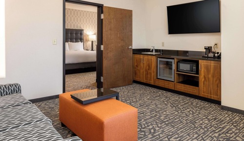 Suite, 1 King Bed with Sofa bed (Sofa Sleeper, 2 Rooms)
