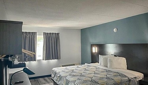 Standard Suite, 1 King Bed, Non Smoking, Refrigerator & Microwave