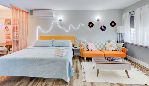 Signature Studio Suite, 1 King Bed with Sofa bed, Non Smoking, Courtyard View