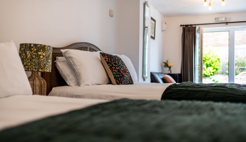 Superior Suite, Ensuite, Courtyard View