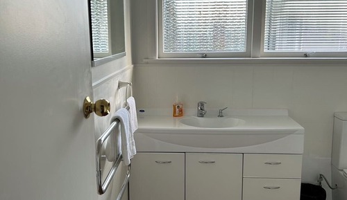 Standard Room, 1 Queen Bed, Shared Bathroom