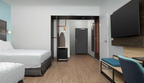 Room, 2 Queen Beds, Accessible, Bathtub