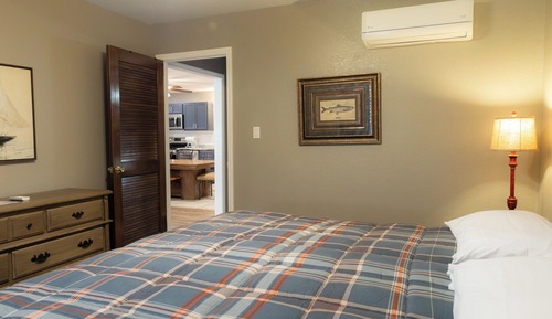 Cozy Two Bedroom, Lake Texoma, Lake View, Marina Access - No Pets