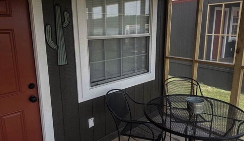 Lake View, Modern Cabin Lake Texoma, Screened Patio, Kitchenette - No Pets