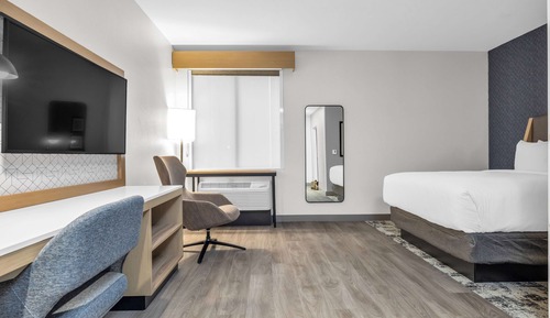 Room, 1 Queen Bed, Non Smoking (Hearing Accessible)