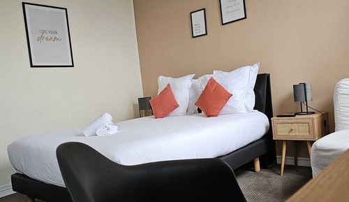 Comfort Room, Multiple Beds