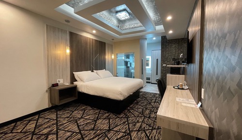 Standard Room, 1 King Bed, Non Smoking, Kitchenette