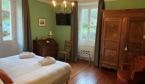 Economy Room, Mountain View