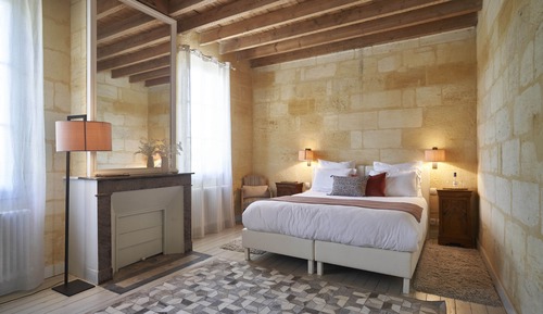 Junior Double Room, 1 King Bed, Bathtub, Garden View