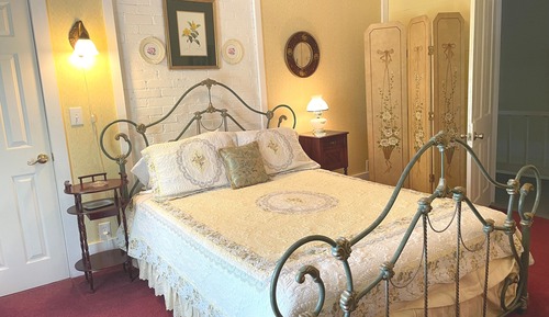 Yellow Rose Room
