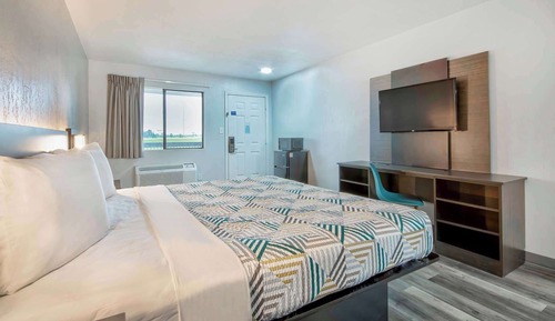 Standard Room, 1 King Bed, Non Smoking, Kitchenette