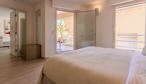 Deluxe Suite, Balcony