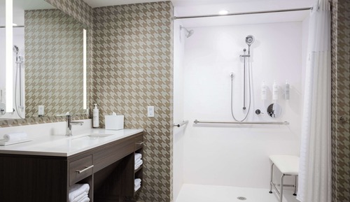 Studio Suite, 1 Queen Bed, Accessible (Roll-In Shower)